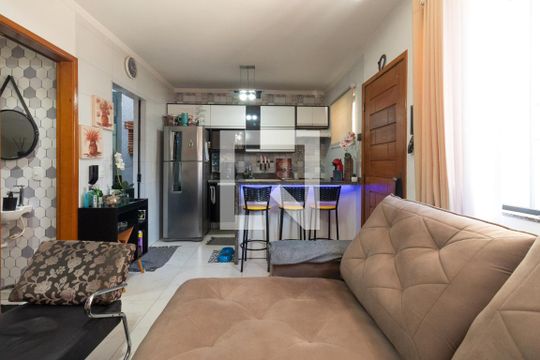 Sala de casa de condomínio para alugar com 2 quartos, 75m² em Itaquera, São Paulo