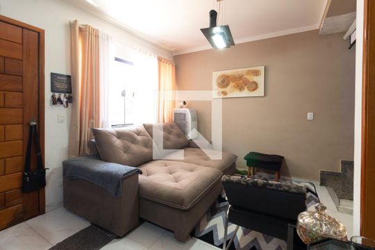 Sala de casa de condomínio para alugar com 2 quartos, 75m² em Itaquera, São Paulo