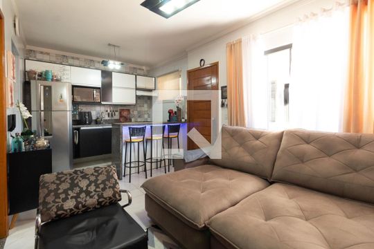 Sala de casa de condomínio para alugar com 2 quartos, 75m² em Itaquera, São Paulo