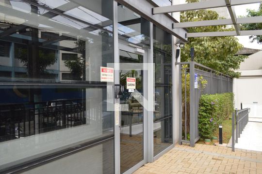 Fachada + Plaquinha de apartamento para alugar com 2 quartos, 34m² em Cambuci, São Paulo