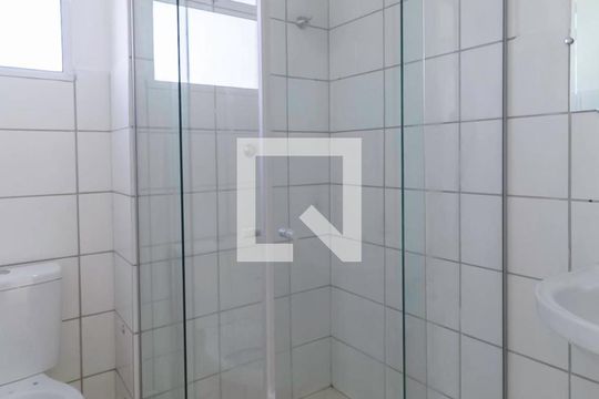 Banheiro social de apartamento à venda com 2 quartos, 50m² em Amendoeiras, Contagem