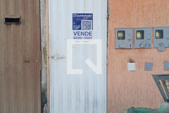 plaquinha instalada de casa à venda com 3 quartos, 360m² em Oitis, Contagem
