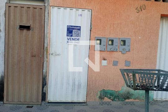 plaquinha instalada de casa à venda com 3 quartos, 360m² em Oitis, Contagem