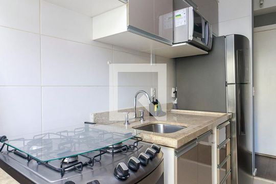 Cozinha de apartamento para alugar com 2 quartos, 65m² em Campo Belo, São Paulo
