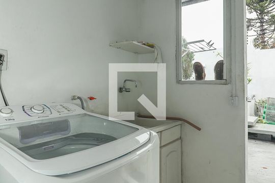 Área de Serviço de casa à venda com 2 quartos, 330m² em Santa Maria Goretti, Porto Alegre