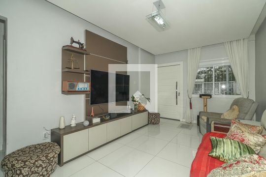 Sala de casa à venda com 2 quartos, 330m² em Santa Maria Goretti, Porto Alegre