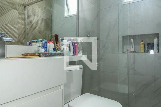 Banheiro da Suíte de casa à venda com 2 quartos, 330m² em Santa Maria Goretti, Porto Alegre