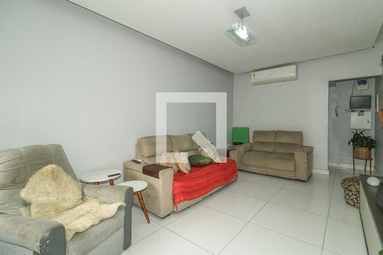 Sala de casa à venda com 2 quartos, 330m² em Santa Maria Goretti, Porto Alegre