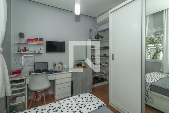 Quarto Suíte de casa à venda com 2 quartos, 330m² em Santa Maria Goretti, Porto Alegre