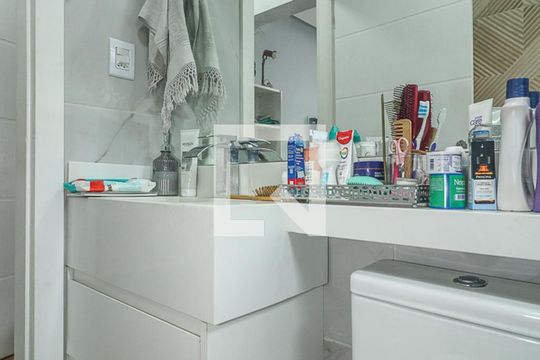 Banheiro da Suíte de casa à venda com 2 quartos, 330m² em Santa Maria Goretti, Porto Alegre