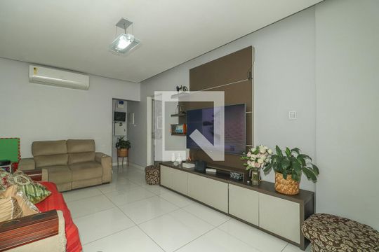 Sala de casa à venda com 2 quartos, 330m² em Santa Maria Goretti, Porto Alegre