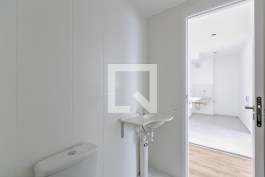 Banheiro de apartamento para alugar com 2 quartos, 35m² em Conjunto Residencial José Bonifácio, São Paulo
