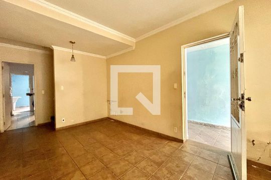 Sala de casa para alugar com 2 quartos, 130m² em Planalto Paulista, São Paulo