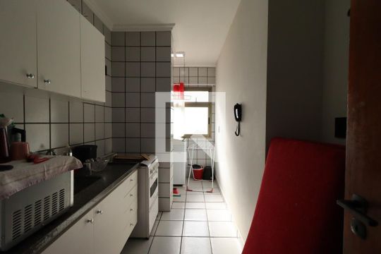 Cozinha de apartamento para alugar com 1 quarto, 38m² em J. Santana, Ribeirão Preto