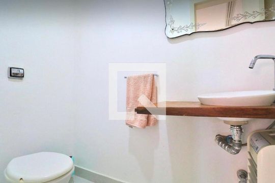 Banheiro da suíte 2 de apartamento à venda com 2 quartos, 96m² em Leblon, Rio de Janeiro