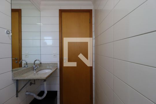 Banheiro de apartamento à venda com 2 quartos, 51m² em Utinga, Santo André