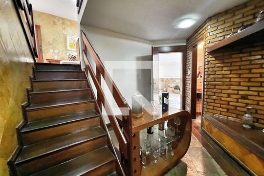 Escada de casa à venda com 4 quartos, 333m² em Havaí, Belo Horizonte