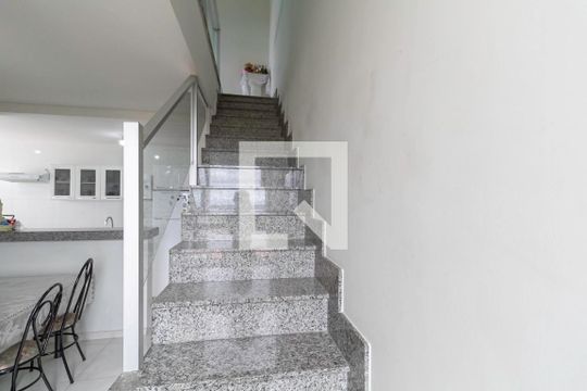 Escada de apartamento à venda com 3 quartos, 140m² em Santa Terezinha, Belo Horizonte
