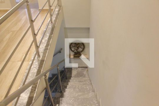 Escada de casa à venda com 4 quartos, 280m² em Água Fria, São Paulo