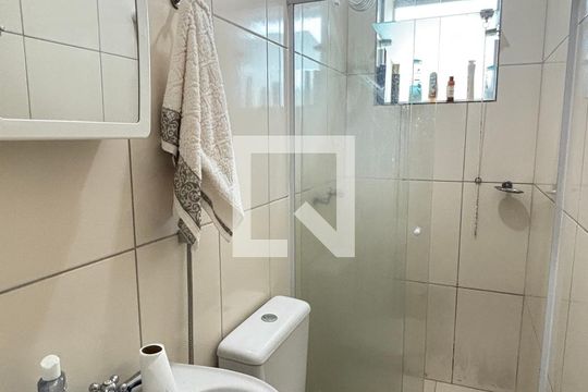 Banheiro de casa à venda com 2 quartos, 220m² em Vila Sao Pedro, Santo André