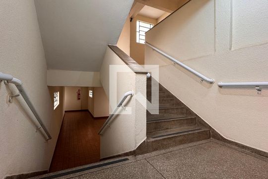 Escada de apartamento à venda com 3 quartos, 94m² em Jardim do Trevo, Campinas