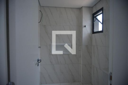 Banheiro da Suíte de apartamento à venda com 2 quartos, 65m² em Vila Guarani, Santo André