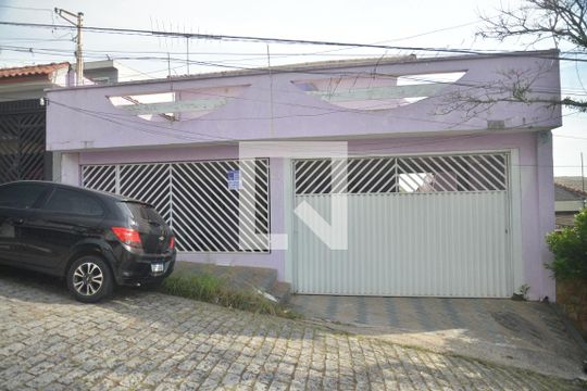 Fachada de casa à venda com 5 quartos, 350m² em Vila Tibiriçá, Santo André