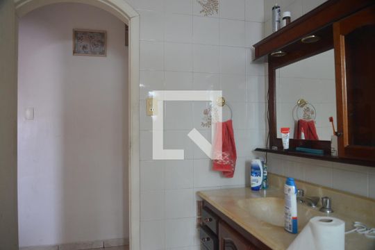 Banheiro Social de casa à venda com 5 quartos, 350m² em Vila Tibiriçá, Santo André