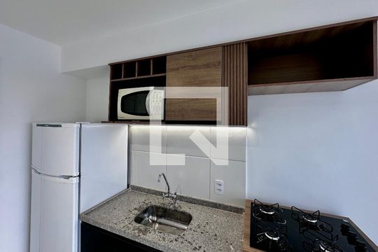 Cozinha de apartamento para alugar com 2 quartos, 36m² em Jardim Caravelas, São Paulo