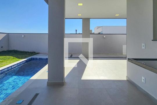 Área Externa de casa à venda com 3 quartos, 285m² em Jardim America II, Valinhos