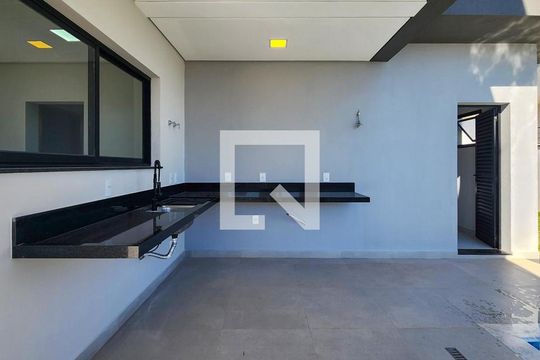 Área Externa de casa à venda com 3 quartos, 285m² em Jardim America II, Valinhos