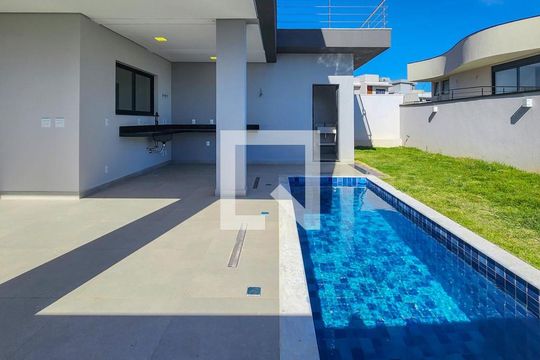 Área Externa de casa à venda com 3 quartos, 285m² em Jardim America II, Valinhos