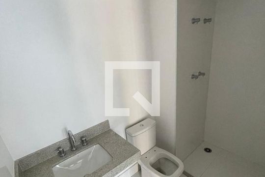 Banheiro de apartamento à venda com 1 quarto, 38m² em Itaim Bibi, São Paulo