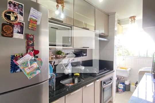 Cozinha de apartamento à venda com 2 quartos, 54m² em Jardim Vila Galvao, Guarulhos