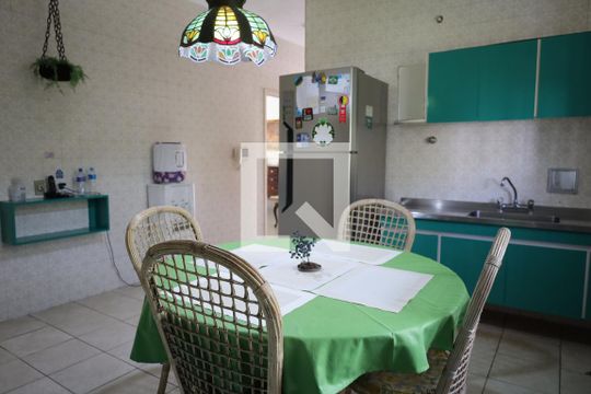 Cozinha 2 de casa à venda com 3 quartos, 250m² em Jardim Guarapiranga, São Paulo
