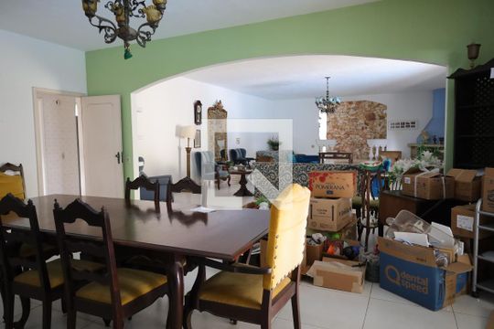 Sala de casa à venda com 3 quartos, 250m² em Jardim Guarapiranga, São Paulo
