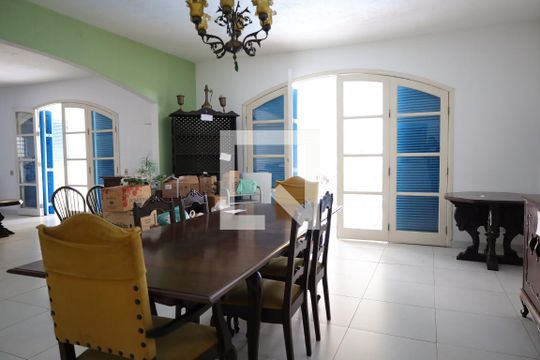 Sala de casa à venda com 3 quartos, 250m² em Jardim Guarapiranga, São Paulo
