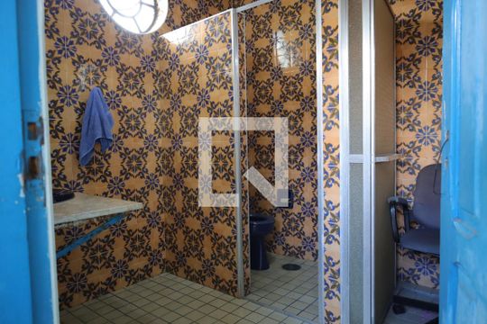 Banheiro de Serviço de casa à venda com 3 quartos, 250m² em Jardim Guarapiranga, São Paulo