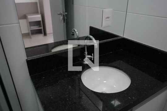 Banheiro de kitnet/studio para alugar com 1 quarto, 19m² em Vila Regente Feijó, São Paulo