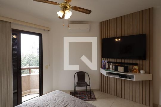 Suíte master de apartamento à venda com 4 quartos, 230m² em Morumbi, São Paulo