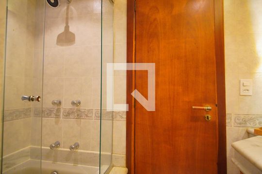 Banheiro Corredor de apartamento à venda com 2 quartos, 110m² em Boa Vista, Porto Alegre