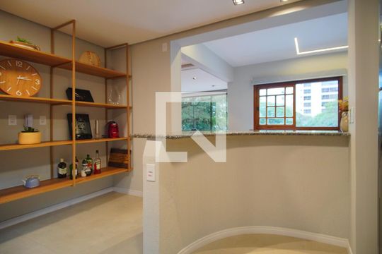 Cozinha de apartamento à venda com 2 quartos, 110m² em Boa Vista, Porto Alegre