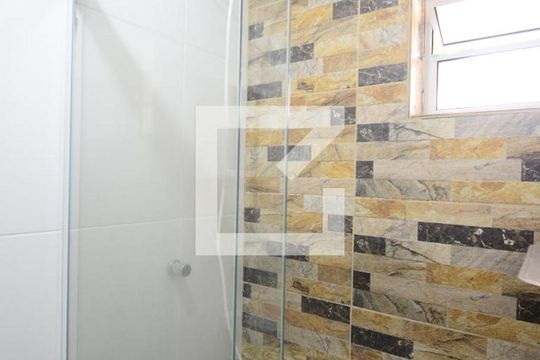 Banheiro de kitnet/studio para alugar com 1 quarto, 26m² em Bosque da Saúde, São Paulo