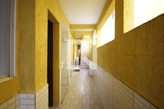 Corredor externo de kitnet/studio para alugar com 1 quarto, 26m² em Bosque da Saúde, São Paulo