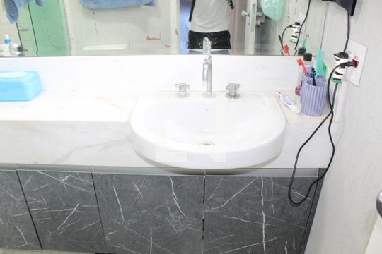 Banheiro da Suíte de casa de condomínio para alugar com 3 quartos, 150m² em Jardim Rebelato, Cotia