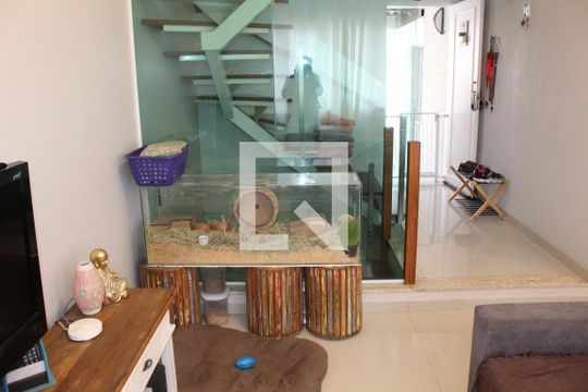Sala de casa de condomínio para alugar com 3 quartos, 150m² em Jardim Rebelato, Cotia