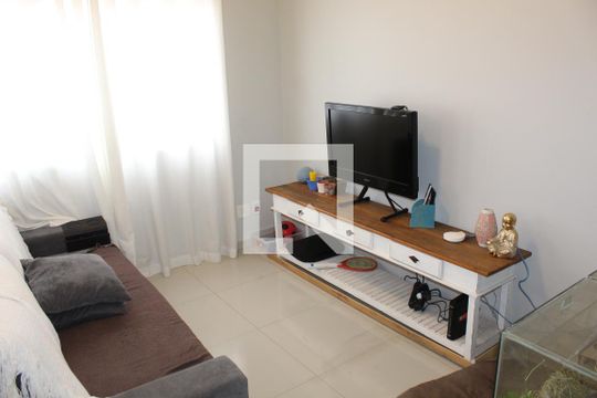 Casa de Condomínio para alugar com 3 quartos, 150m² em Jardim Rebelato, Cotia