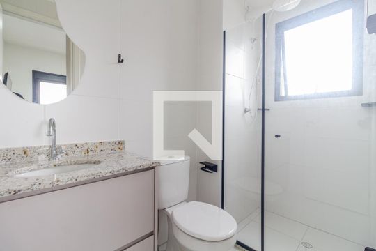 Banheiro de apartamento para alugar com 1 quarto, 25m² em Pinheiros, São Paulo