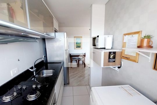 Cozinha de apartamento para alugar com 1 quarto, 40m² em Portão, Curitiba