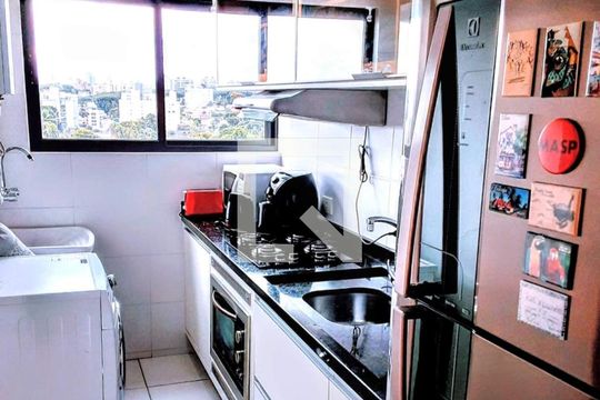Cozinha de apartamento para alugar com 1 quarto, 40m² em Portão, Curitiba
